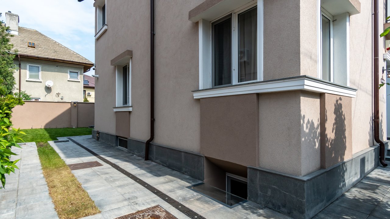Culoarea anului 2021 intr-o vila superba de inchiriat