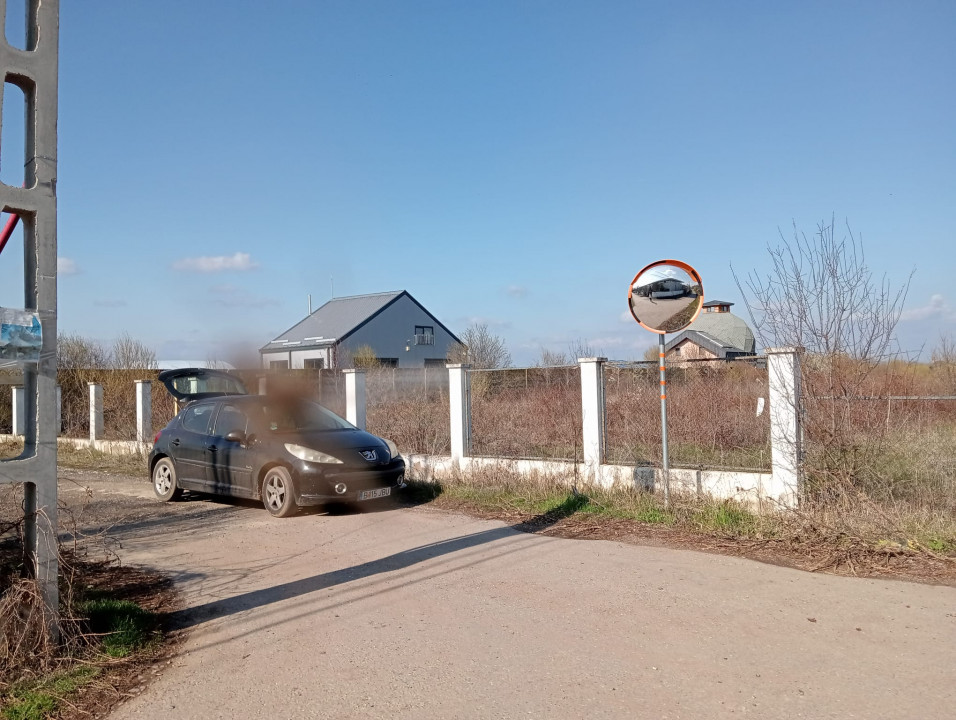 SUPER OCAZIE SE VINDE TEREN CU DESCHIDRE LA LAC