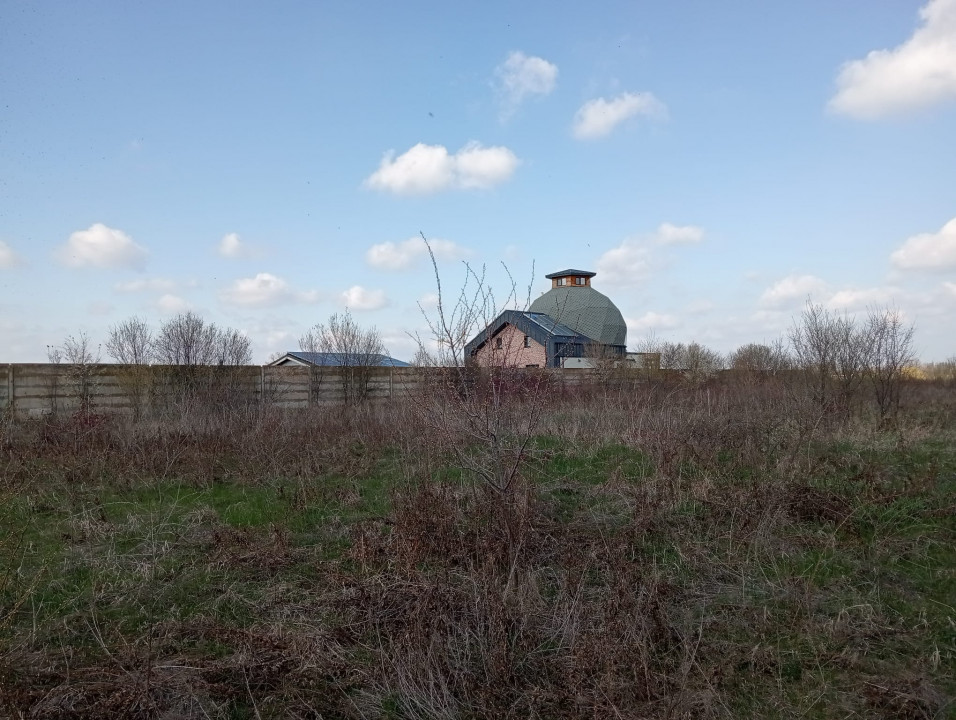 SUPER OCAZIE SE VINDE TEREN CU DESCHIDRE LA LAC