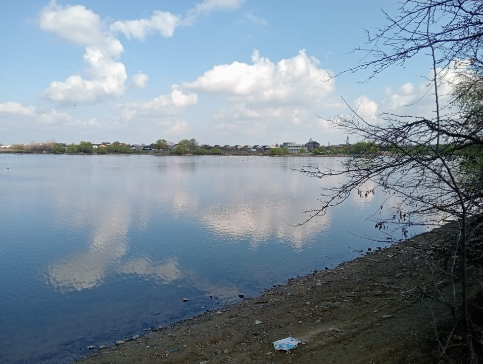 SUPER OCAZIE SE VINDE TEREN CU DESCHIDRE LA LAC