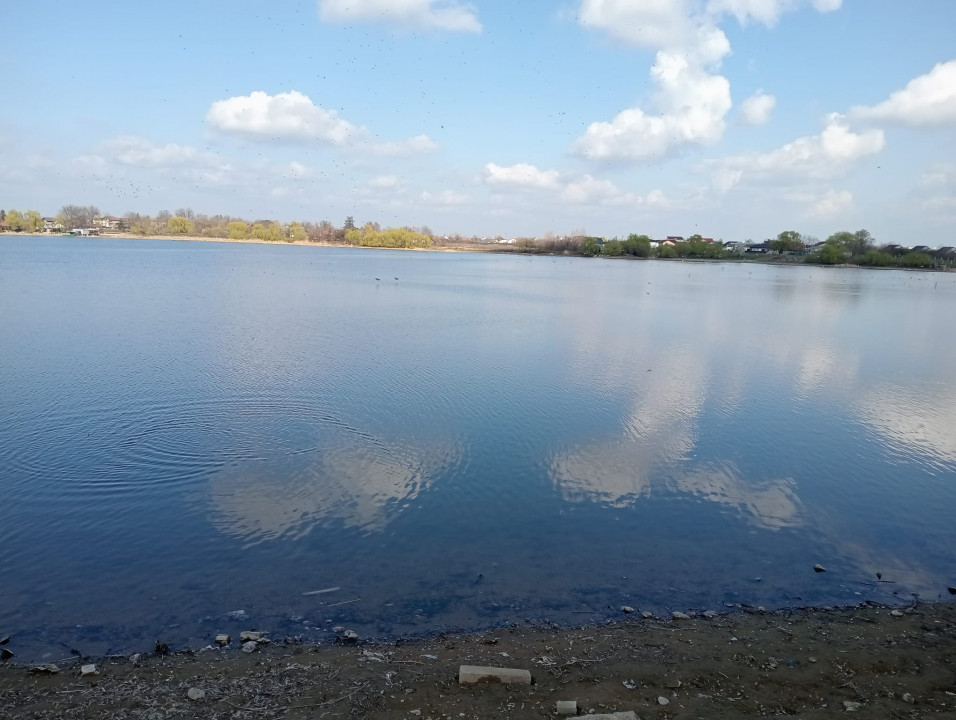 SUPER OCAZIE SE VINDE TEREN CU DESCHIDRE LA LAC