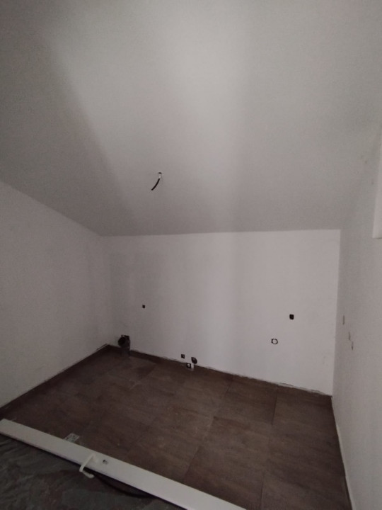 SE VINDE CASA IN CALUGARENI 3 camere bucatarie baie 35 000 -300 mp teren stradal