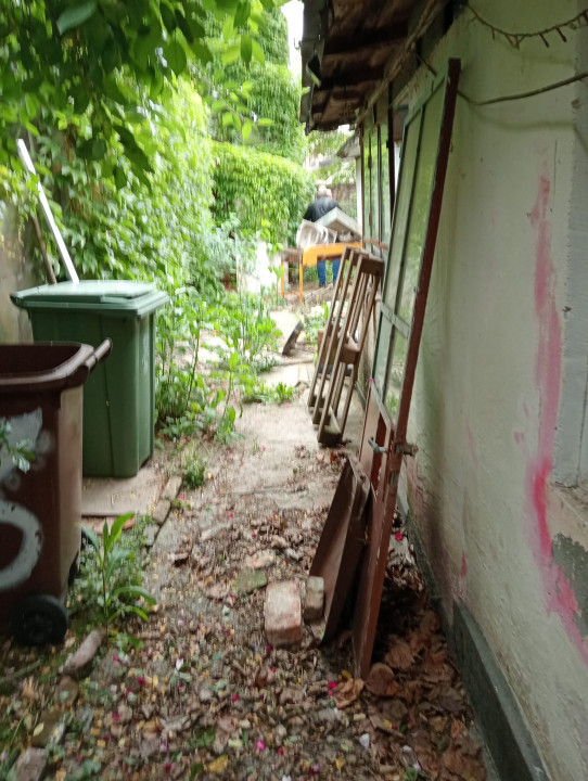 SUPER OCAZIE SE VINDE TEREN CU O CASA DEMOLABILA IN ZONA MIHALACHE