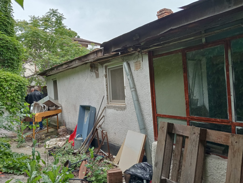 SUPER OCAZIE SE VINDE TEREN CU O CASA DEMOLABILA IN ZONA MIHALACHE