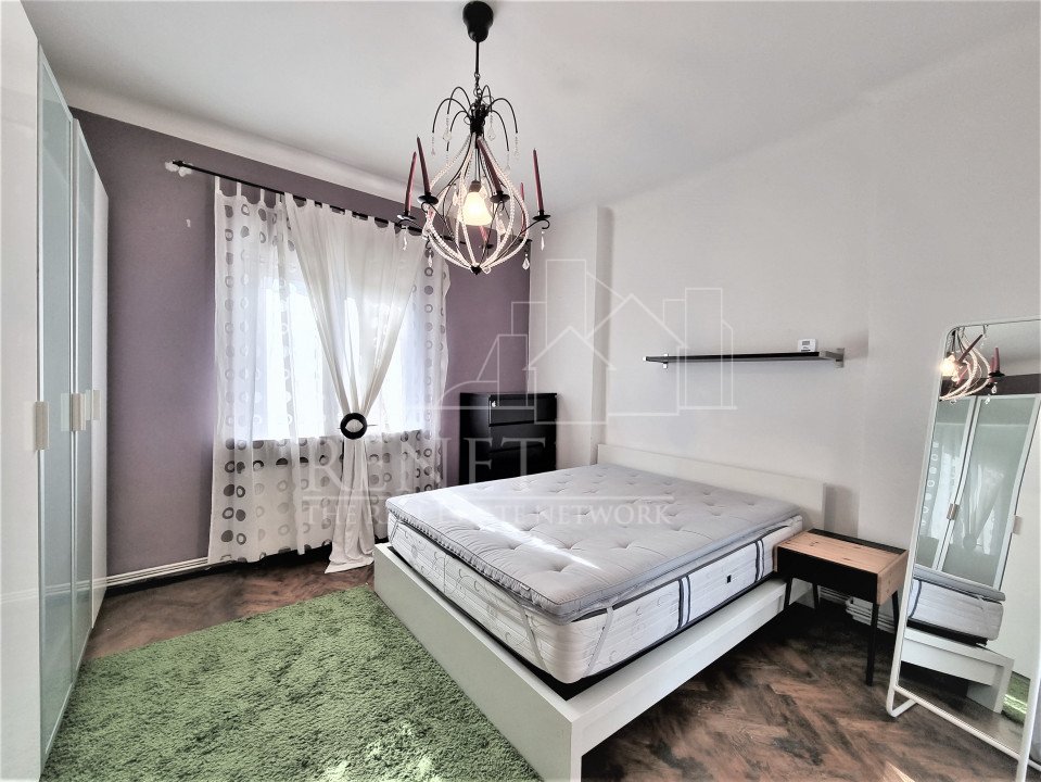 Apartament  3 camere central, imobil tipic interbelic, cu curte interioara