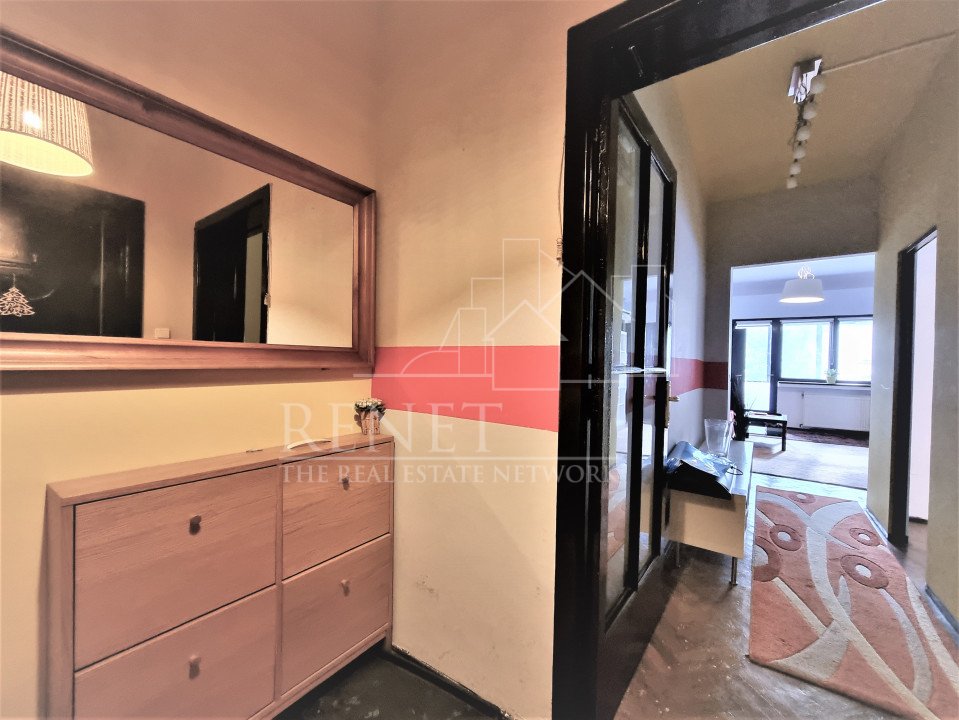 Apartament  3 camere central, imobil tipic interbelic, cu curte interioara