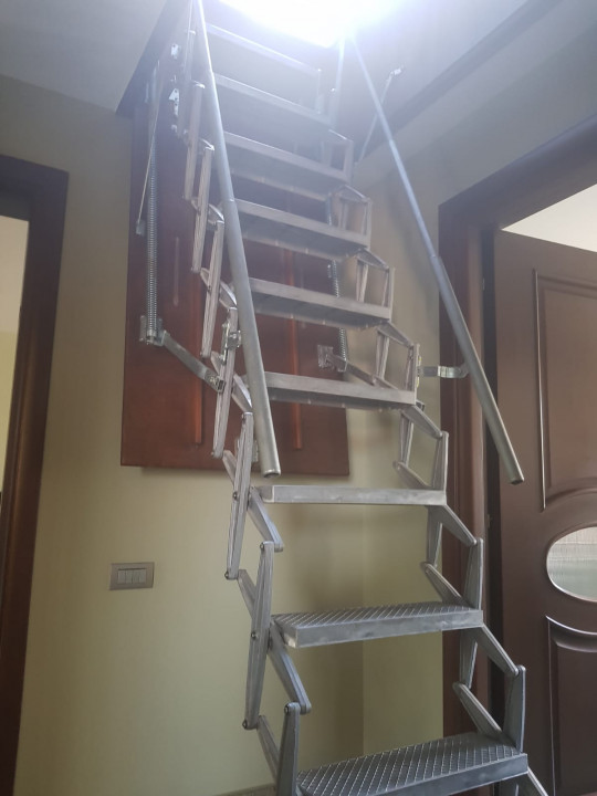 VAND VILA DUPLEX DE LUX 800 MP UTILI SI 1130 MP TEREN LANGA LACUL CERNICA 