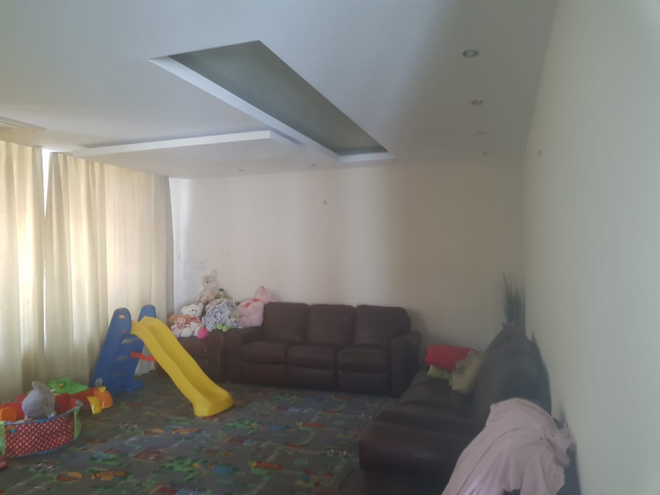 VAND VILA DUPLEX DE LUX 800 MP UTILI SI 1130 MP TEREN LANGA LACUL CERNICA 