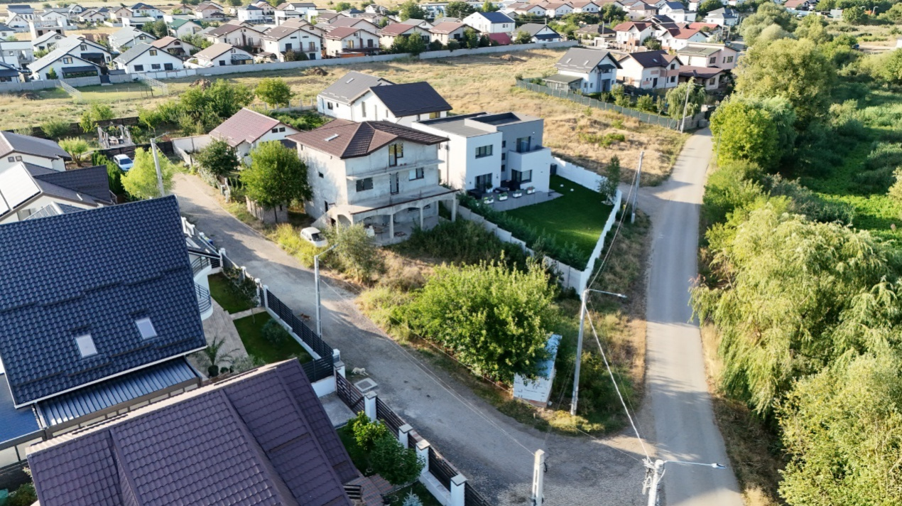 BERCENI-VIDRA CASA P+E+M 142 mp LOT 700 mp 
