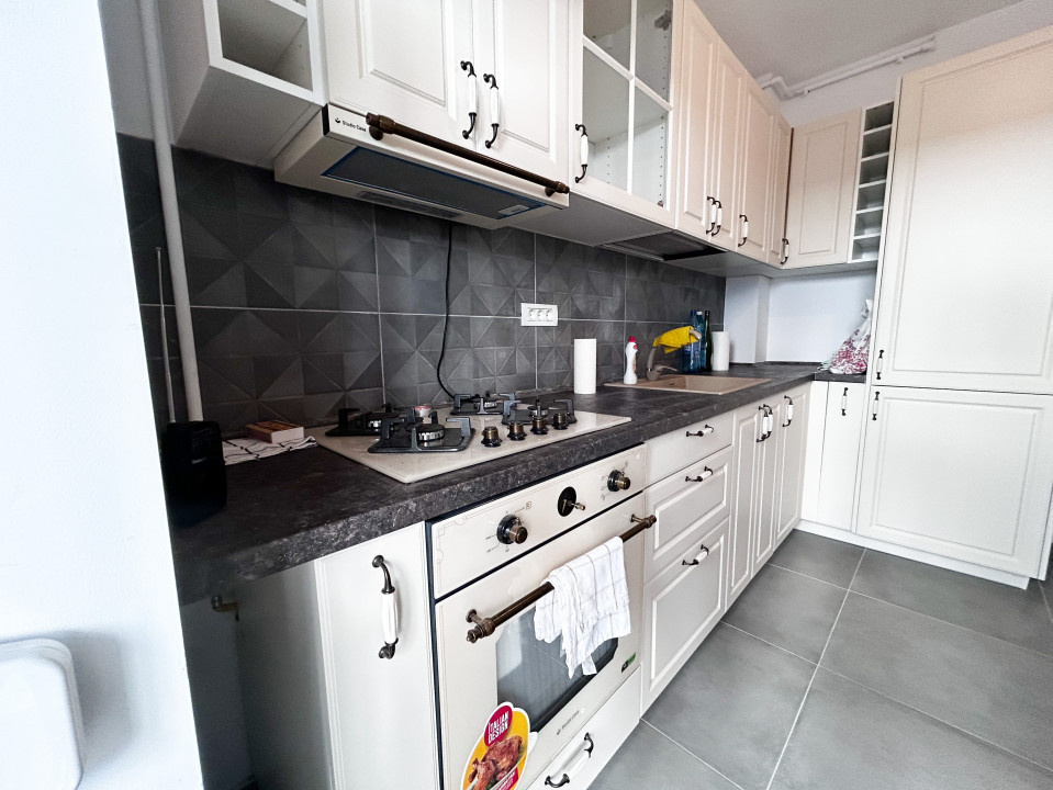 SUPERB: 50mp + curte privata 60mp, bloc 2023