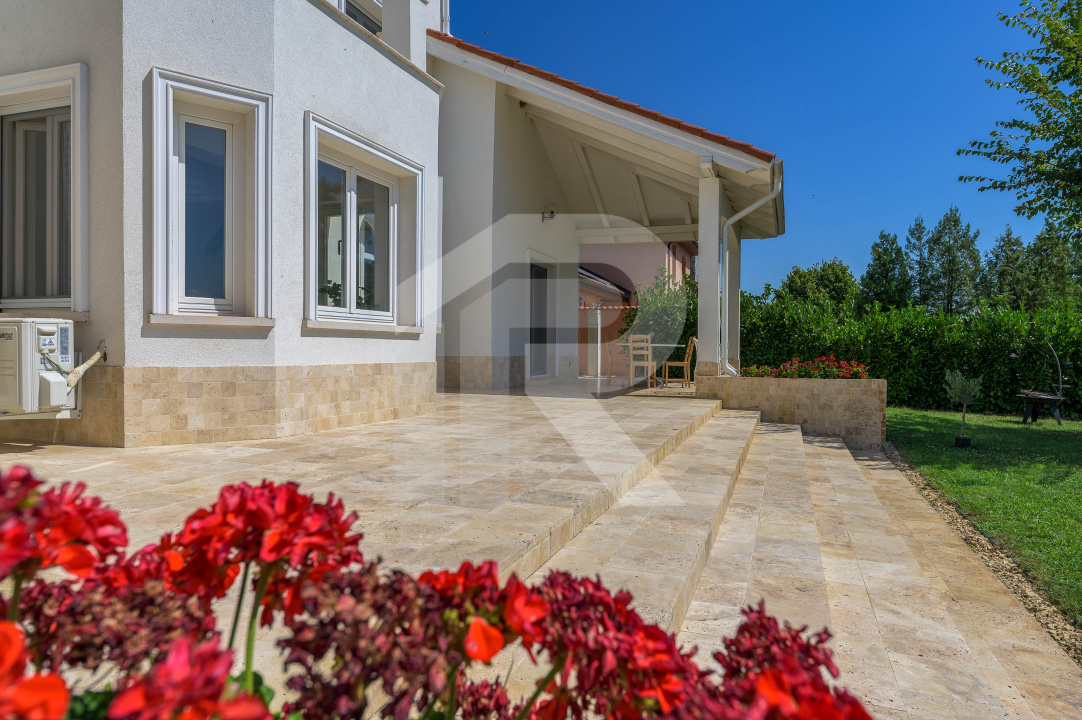 Vilă elegantă cu piscină și ieșire la Lac – Căciulați, Balotești