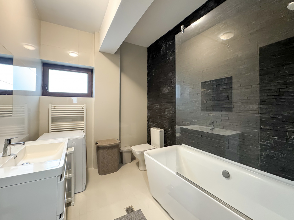 Titan-Splaiul Unirii. Studio echipat, cu loc de parcare.