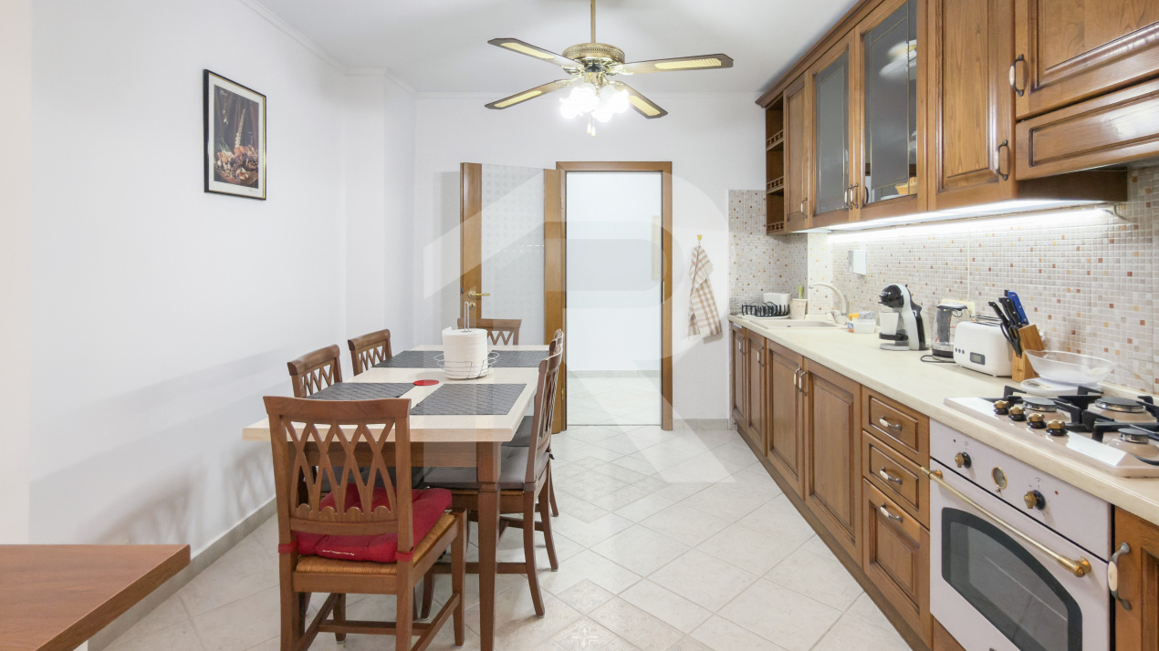 Vânzare apartament 3 camere – Ultracentral, Bloc Scala, Bd. Magheru