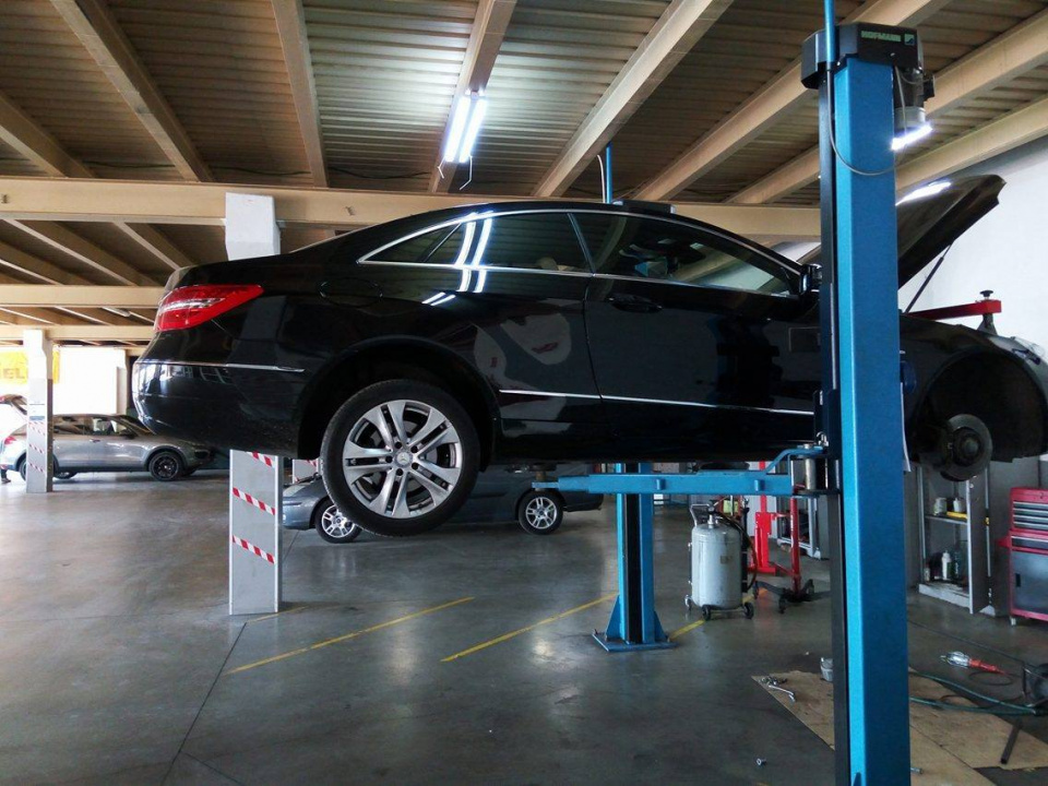 Inchiriez Service Auto Echipat complet pt Mecanica si Tinichigerie Vopsitorie