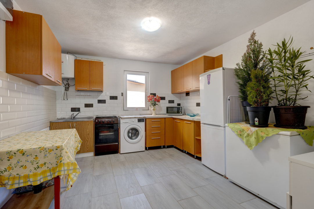 BERCENI – FLUTURILOR  – CASA 5 CAMERE, 155 MP TOTAL, LOT 320 MP!