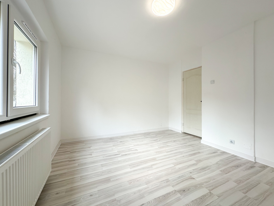 Lângă parc, renovat complet, gata să devină al tău. Totul nou!