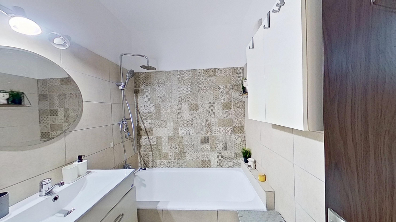 Apartament modern cu 2 camere în zona 1 Mai - Balcon generos și vedere deschisă