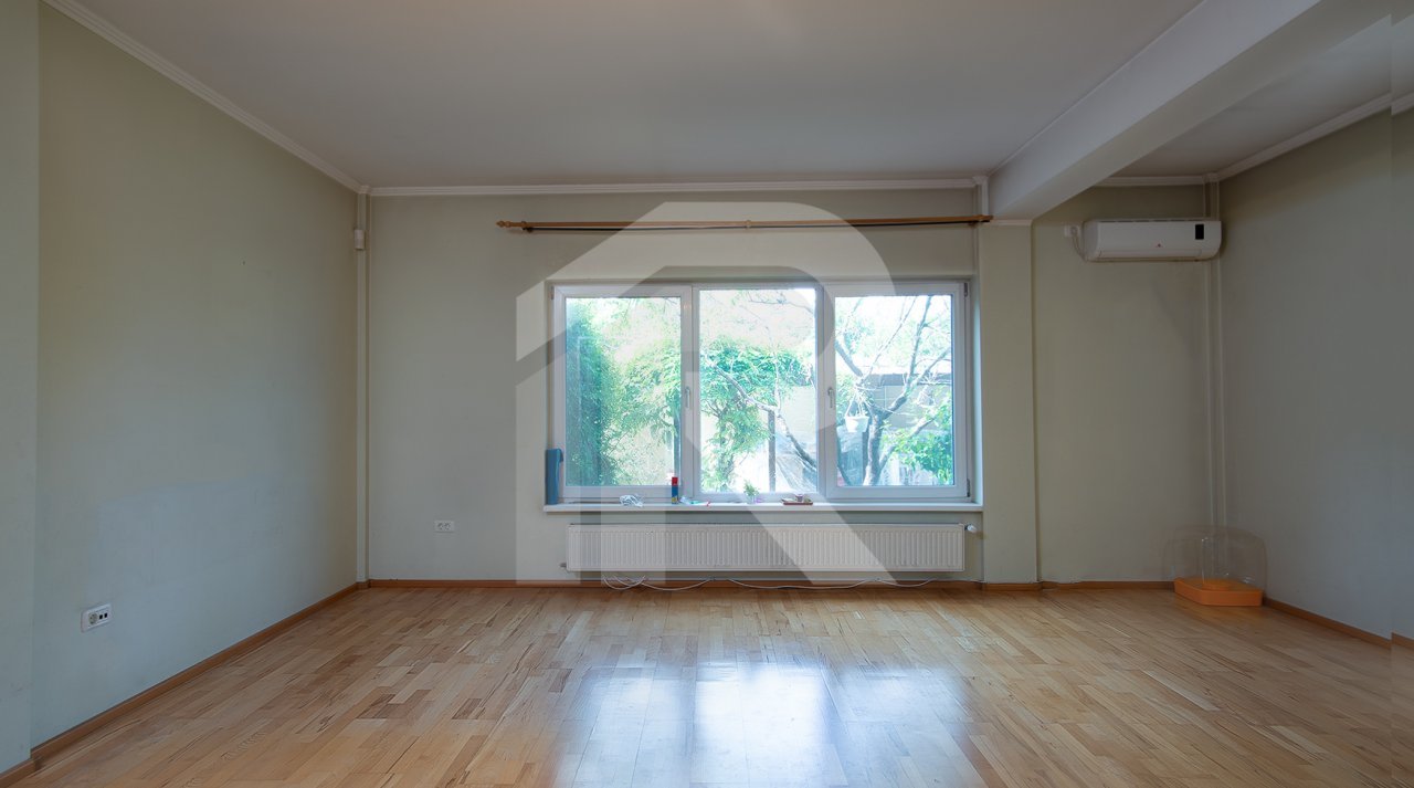 Casa cu o grădină minunată, pentru familia ta !
