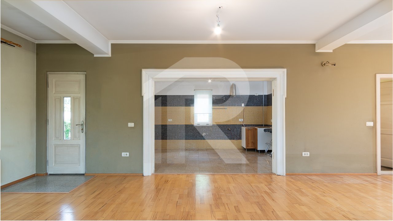 Casa cu o grădină minunată, pentru familia ta !