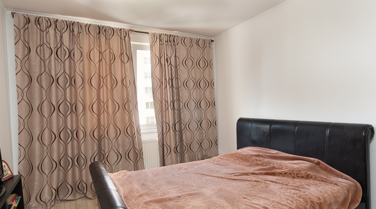 Apartament 3 camere - bloc 1984 + loc de parcare