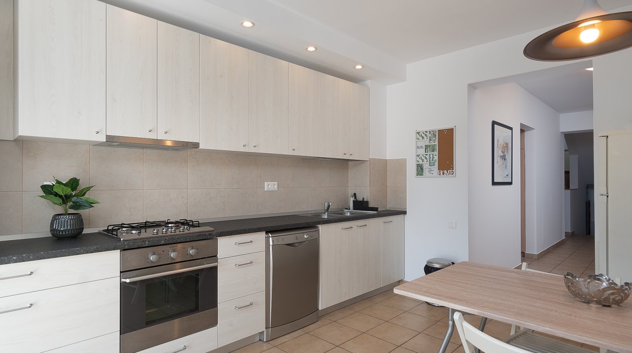 Duplex - 3 dormitoare- proaspat mobilat si decorat, la un pret excelent !!