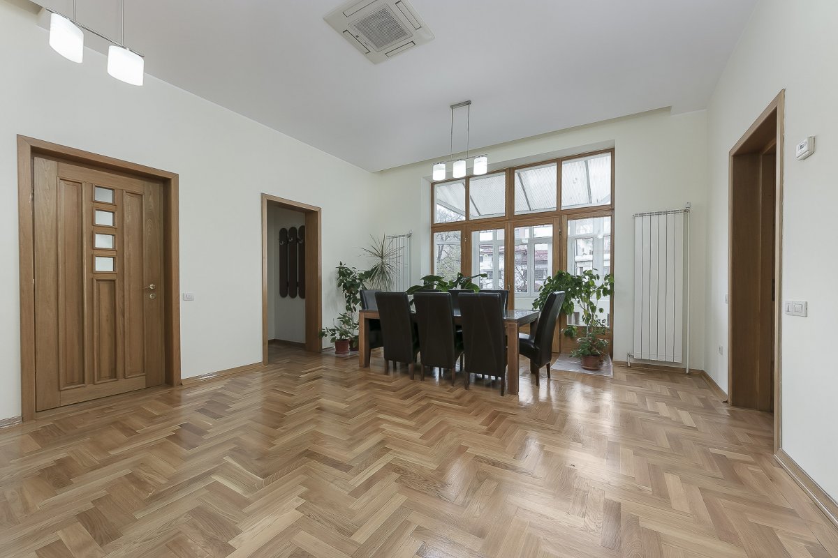 Piata Victoriei - Apartament superb nemobilat 190 mp
