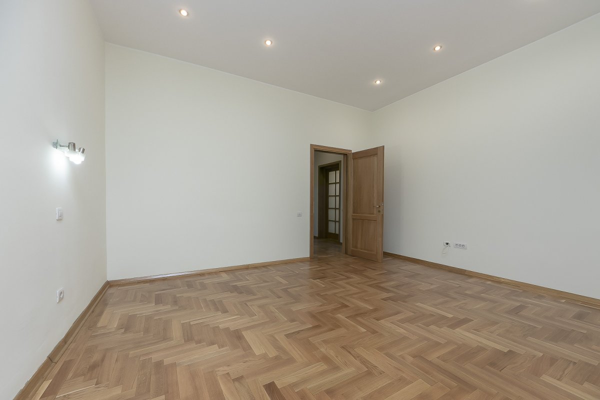 Piata Victoriei - Apartament superb nemobilat 190 mp