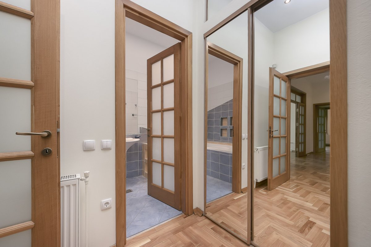 Piata Victoriei - Apartament superb nemobilat 190 mp