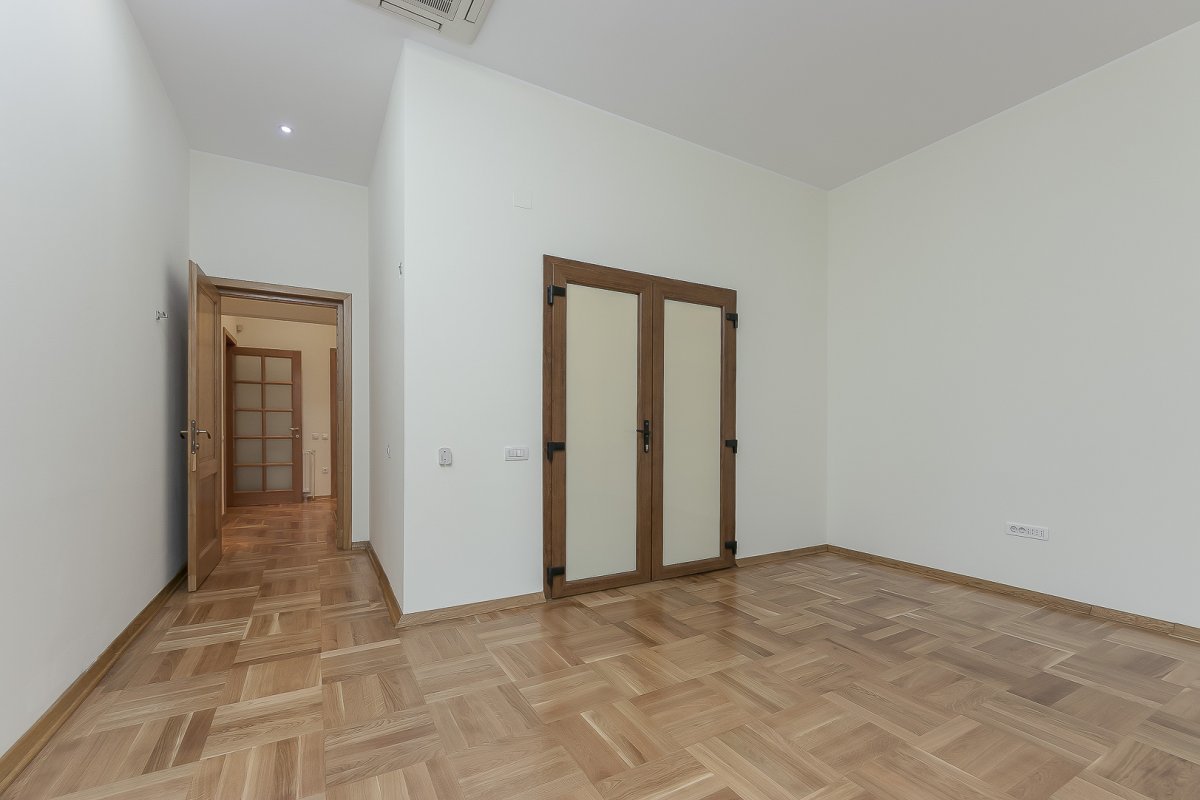 Piata Victoriei - Apartament superb nemobilat 190 mp