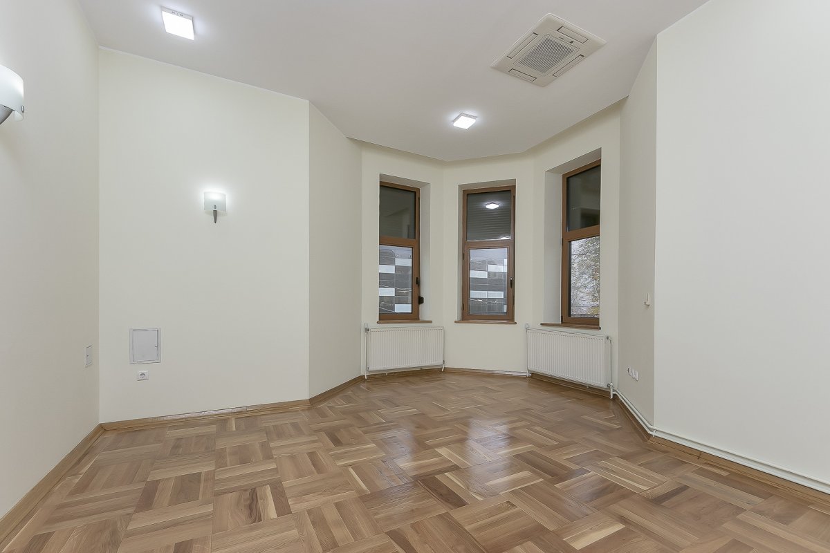 Piata Victoriei - Apartament superb nemobilat 190 mp