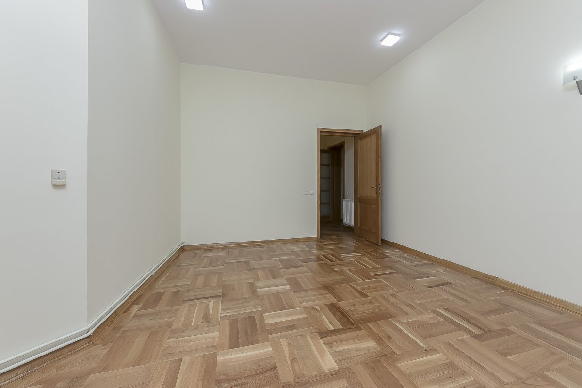 Piata Victoriei - Apartament superb nemobilat 190 mp