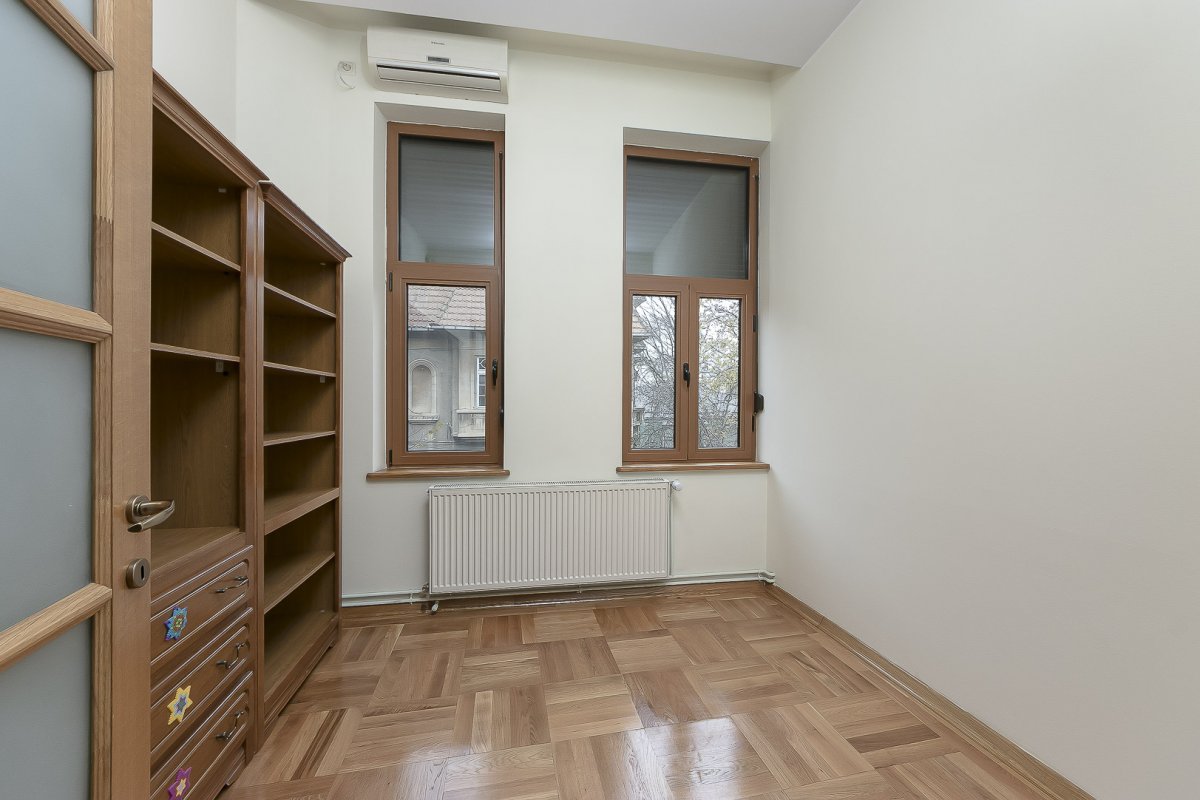 Piata Victoriei - Apartament superb nemobilat 190 mp