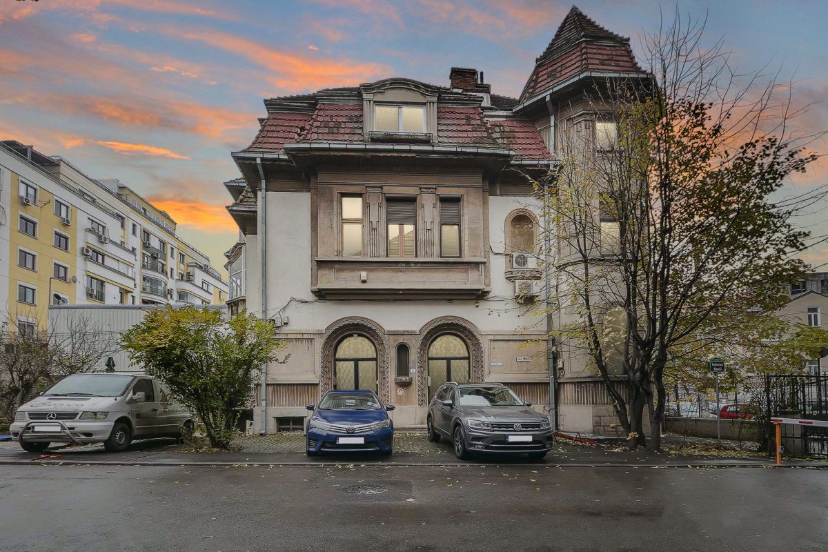 Apartament nemobilat 190 mp - cu acces separat - Piata Victoriei