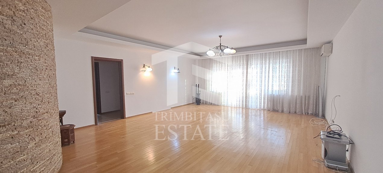 4 camere | 210 mp util | langa parc | Garaj subteran