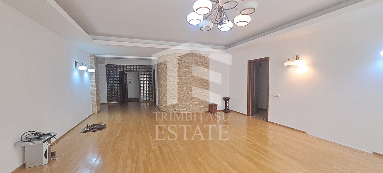 4 camere | 210 mp util | langa parc | Garaj subteran