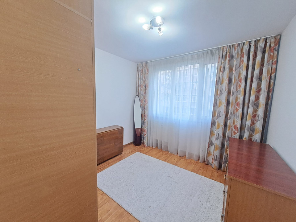 Apartament 3 camere plus loc de parcare Drumul Taberei