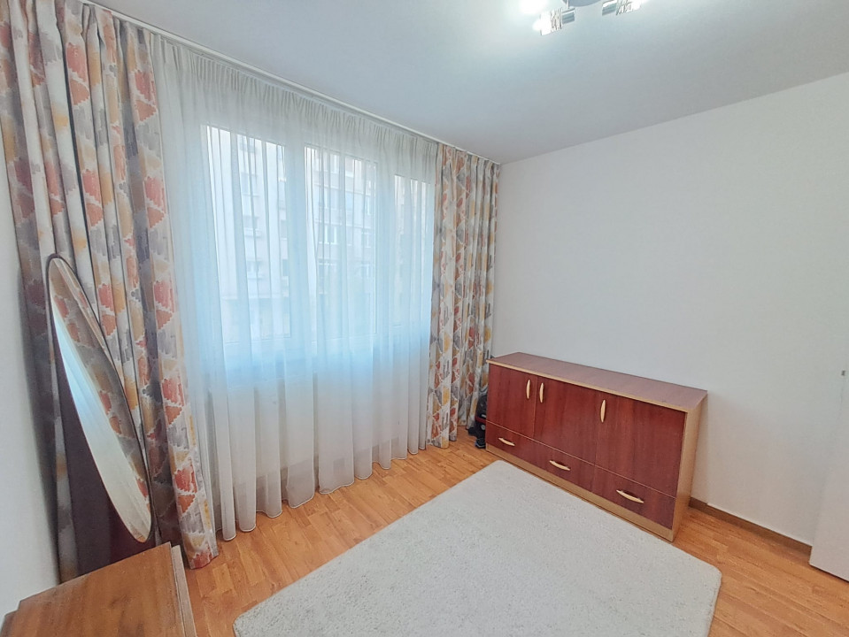 Apartament 3 camere plus loc de parcare Drumul Taberei