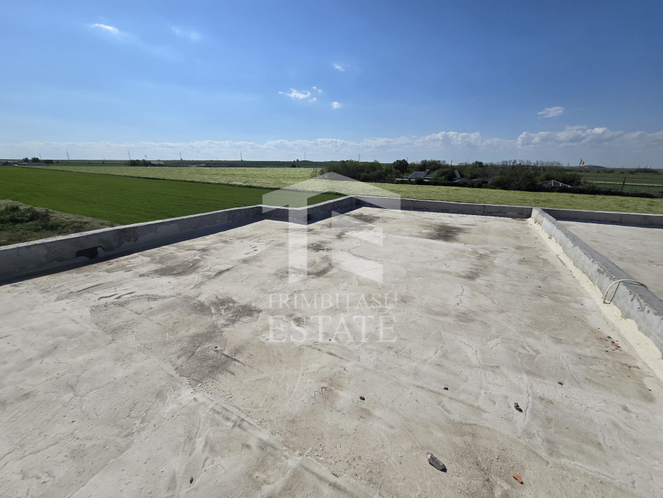 OVIDIU-POIANA- Vila tip duplex cu terasa circulabila.