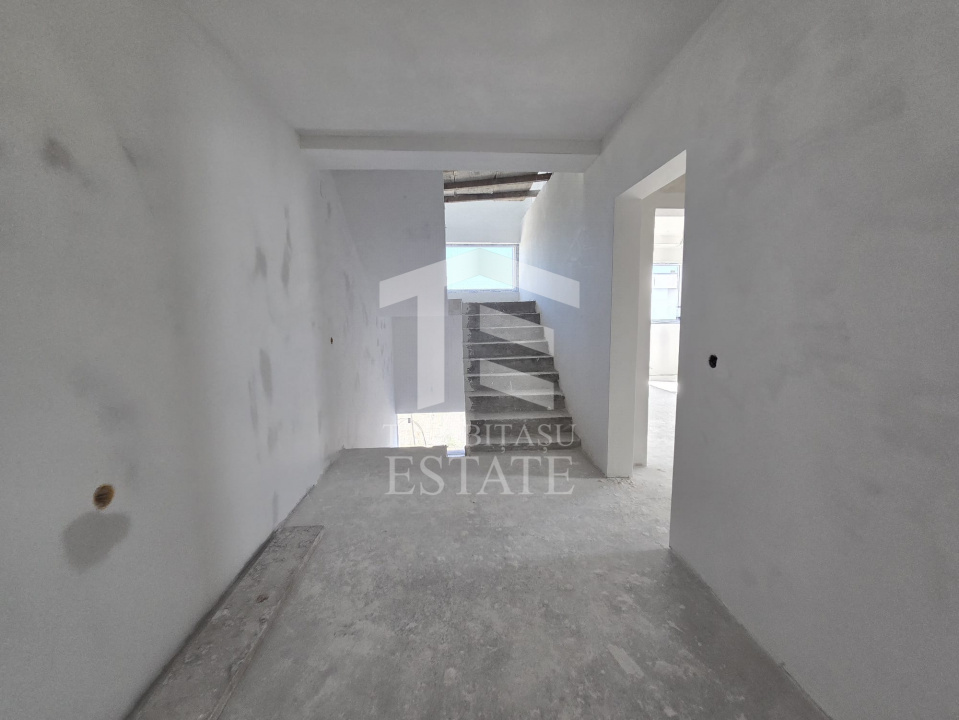 OVIDIU-POIANA- Vila tip duplex cu terasa circulabila.